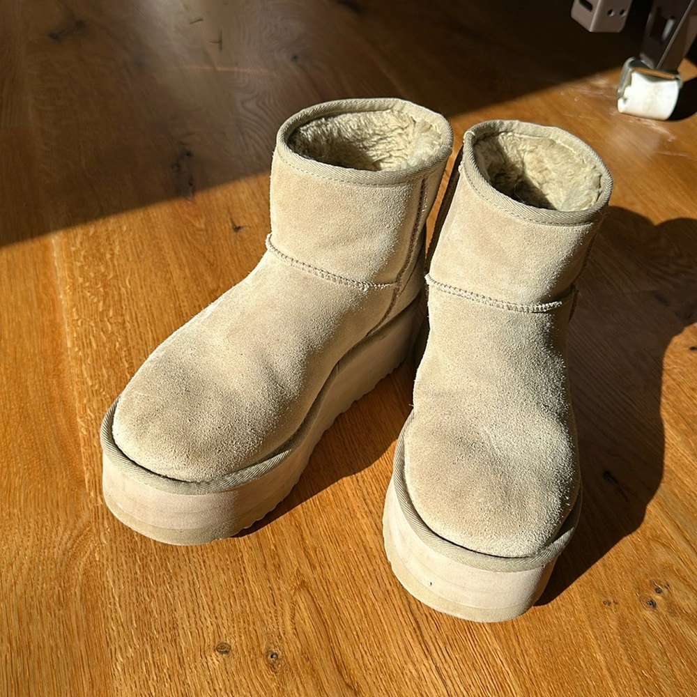 UGGs! Classic Mini Platform